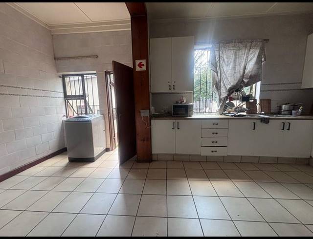 5 BEDROOM HOUSE FOR SALE IN BRIXTON